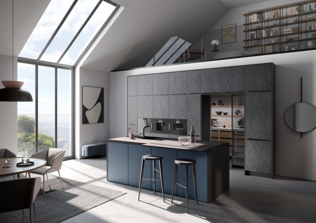 Designküche von Häcker Küchen mit Kochinsel und blauen sowie schiefergrauen Fronten erhältlich bei KÜCHE kreativ