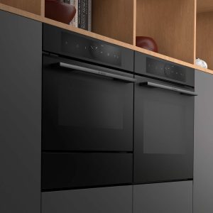 zwei Backöfen von Bosch nebeneinander in Küche