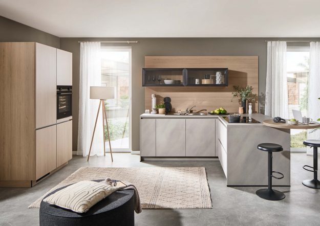 Klassische Küche von Häcker Küchen in natürlichen Farben erhältlich bei KÜCHE kreativ